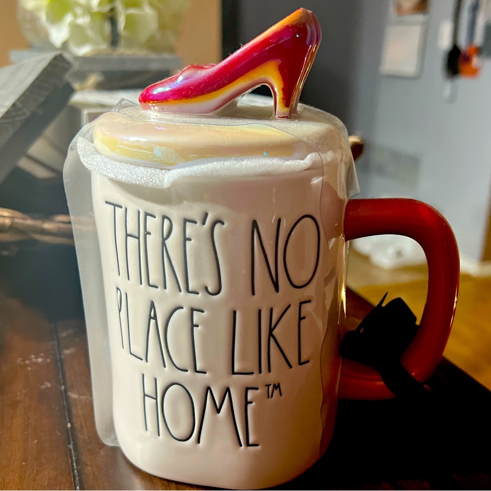 Rae Dunn; Wizard Of Oz Ruby Slipper Mug; Comes w/ ruby red shoe mug lid.